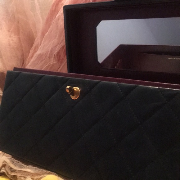 SOLD Rarest of the rare CHANEL Train Case Vintage - Picture 7 of 13